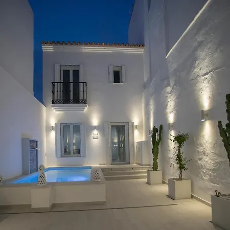 Old Town, Wonderful Open Plan House With Studio, Garage, Pool, Patio And Roof Terrace *