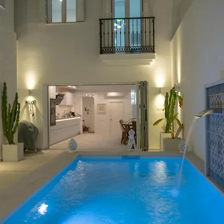 بيت للعطل Old Town, Wonderful Open Plan House With Studio, Garage, Pool, Patio And Roof Terrace