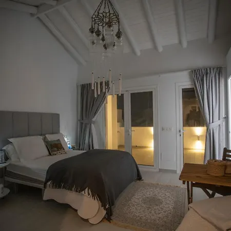 Old Town, Wonderful Open Plan House With Studio, Garage, Pool, Patio And Roof Terrace Semesterbostad Estepona