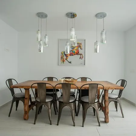 Semesterbostad Old Town, Wonderful Open Plan House With Studio, Garage, Pool, Patio And Roof Terrace *